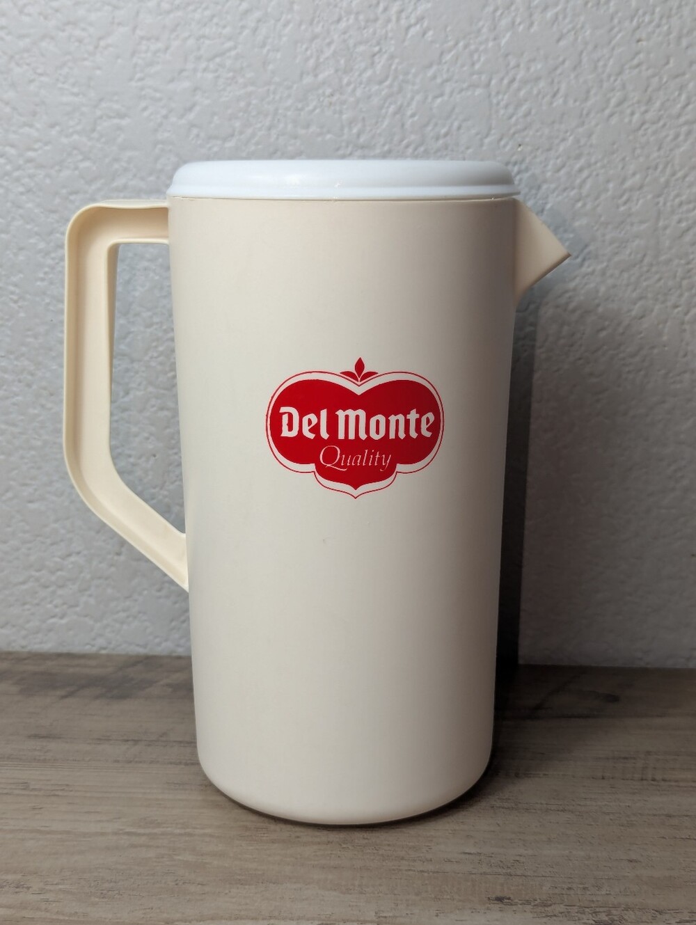 Vintage Rubbermaid 2.25 Qt Pitcher Almond Cream Del Monte Promotional Advertisin